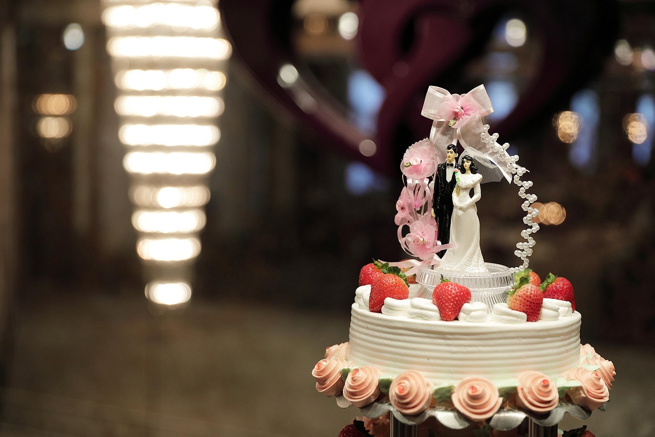 découvrez des gâteaux de mariage uniques et personnalisés pour célébrer votre grand jour avec élégance. que vous préfériez des designs classiques ou modernes, nos créations pâtissières sauront émerveiller vos invités et rendre votre réception inoubliable.