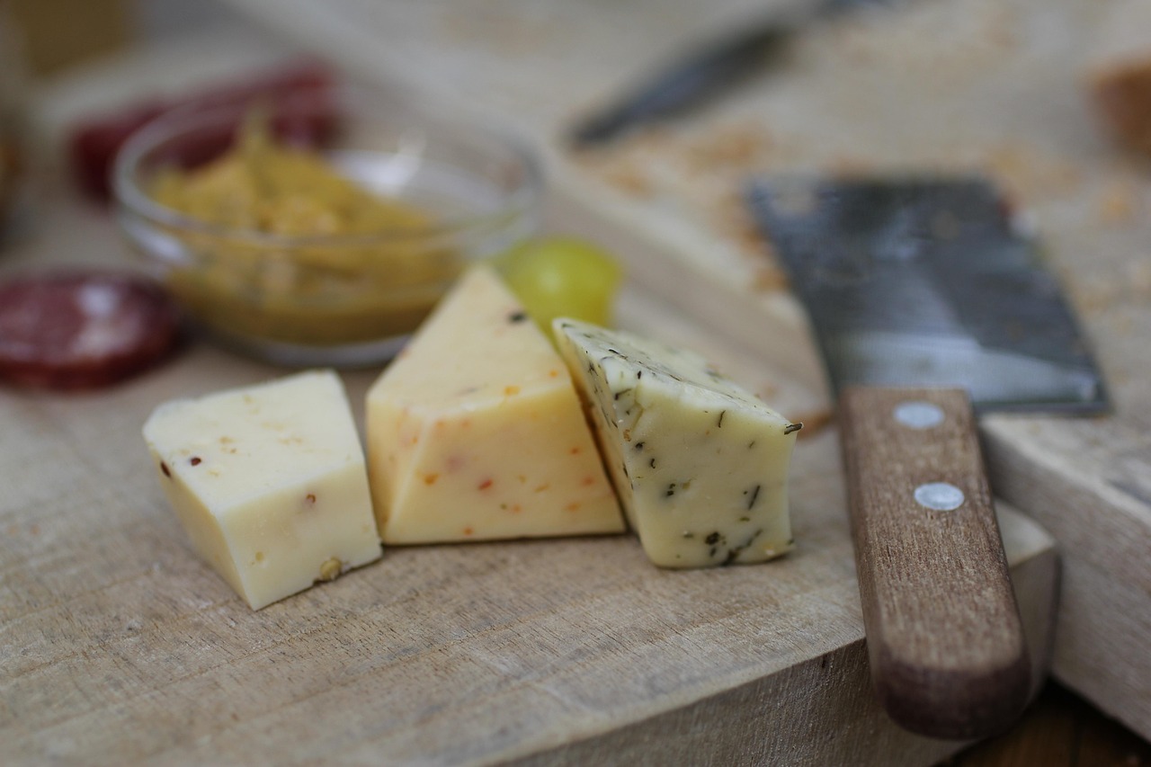 découvrez comment composer un plateau de fromages élégant et savoureux, idéal pour vos réceptions ou apéritifs. astuces de présentation et choix des meilleurs fromages pour impressionner vos invités.