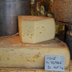 découvrez comment composer un plateau de fromages savoureux et varié, parfait pour toutes vos réceptions ou dîners entre amis. conseils de présentation, accords mets et vins, et astuces pour ravir vos convives !
