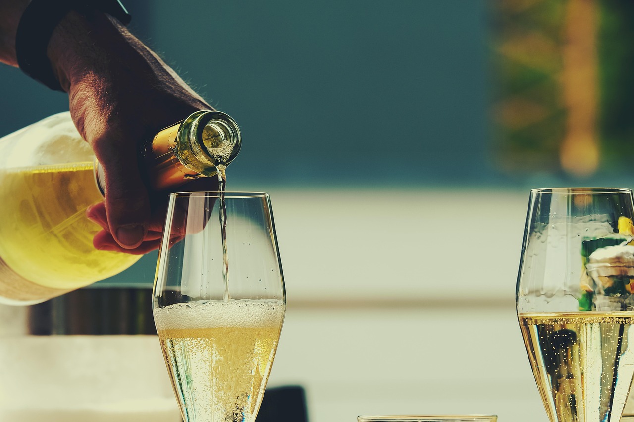 découvrez les réglementations sur l'alcool, incluant les lois, restrictions et directives pour une consommation responsable et sécurisée.
