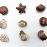 découvrez tout sur le chocolat : histoire, variétés, bienfaits pour la santé et recettes gourmandes. apprenez comment choisir et savourer le meilleur chocolat.