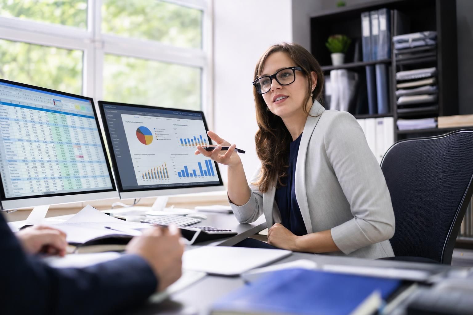 découvrez comment le comptable évolue de la simple saisie de données vers un rôle clé de conseil stratégique, apportant expertise et valeur ajoutée à l'entreprise.